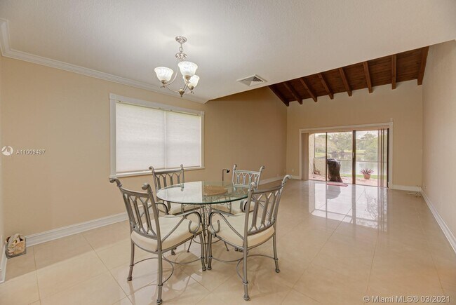 Building Photo - 3719 Estepona Ave