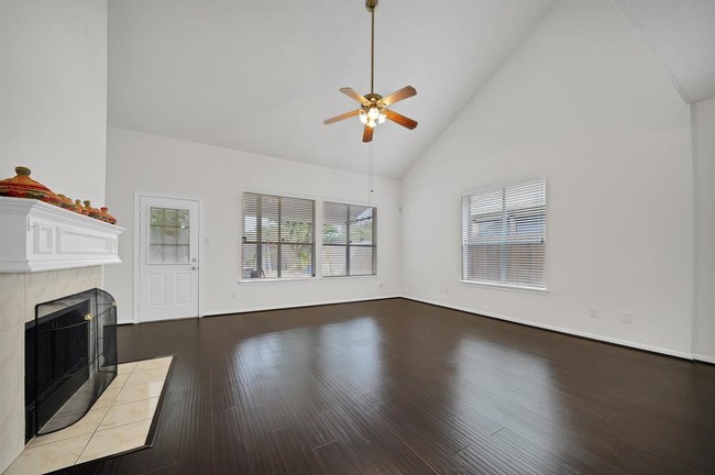 Building Photo - 12522 Meadowglen Dr