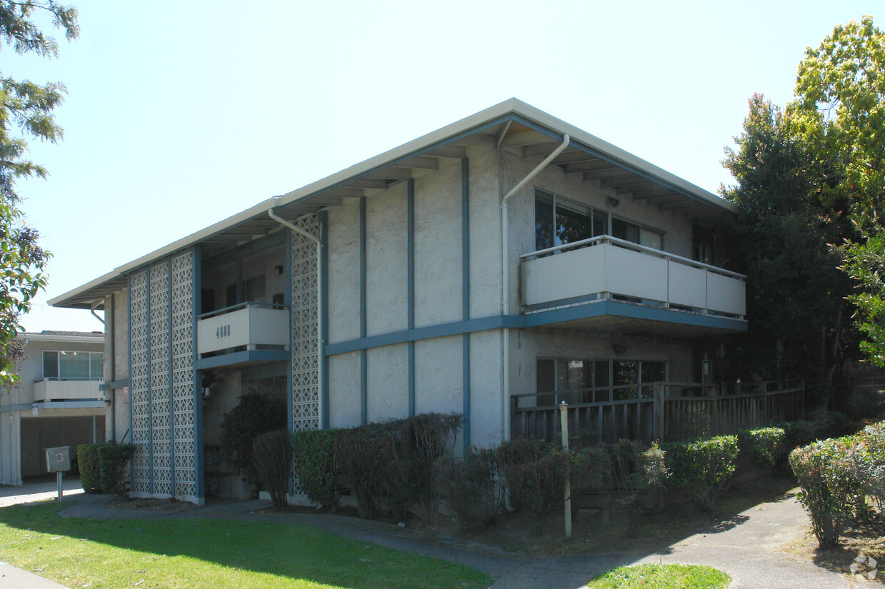 Building Photo - 4680 W Campbell Ave