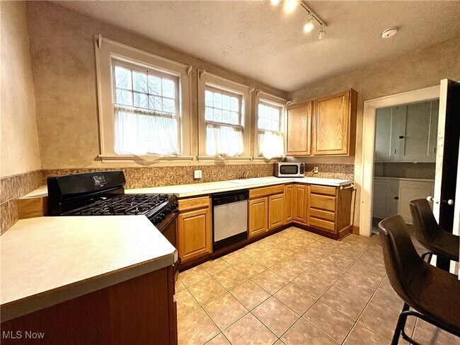 Building Photo - 607 Copley Rd