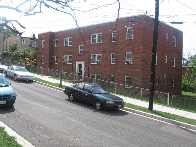 Building Photo - 1613 29th St SE