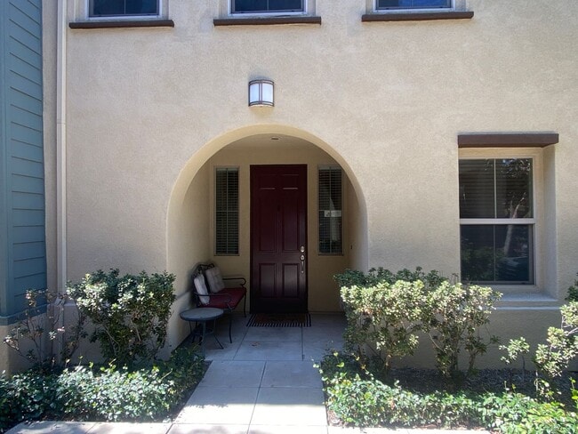 Building Photo - Victoria Gardens Three Bedroom Condo