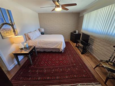Building Photo - Beautiful EAST SIDE 4bd/2ba home with Huge Backyard!!!