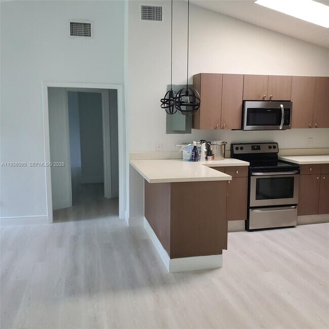 Foto del edificio - 326 NE 118th St