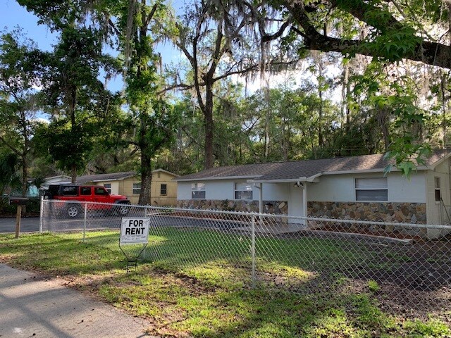 Front Yard/Parking - 7209 Ursula Ave