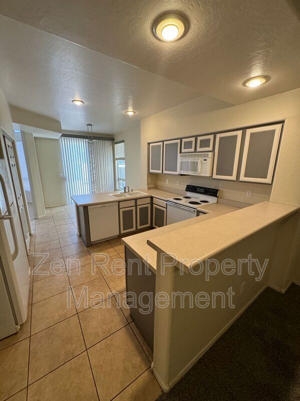 Building Photo - 1515 E South Fork Dr