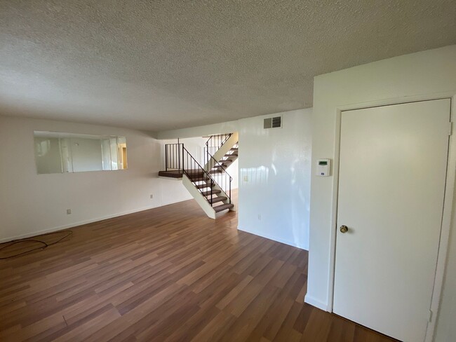 Building Photo - $300 Move-In Bonus!