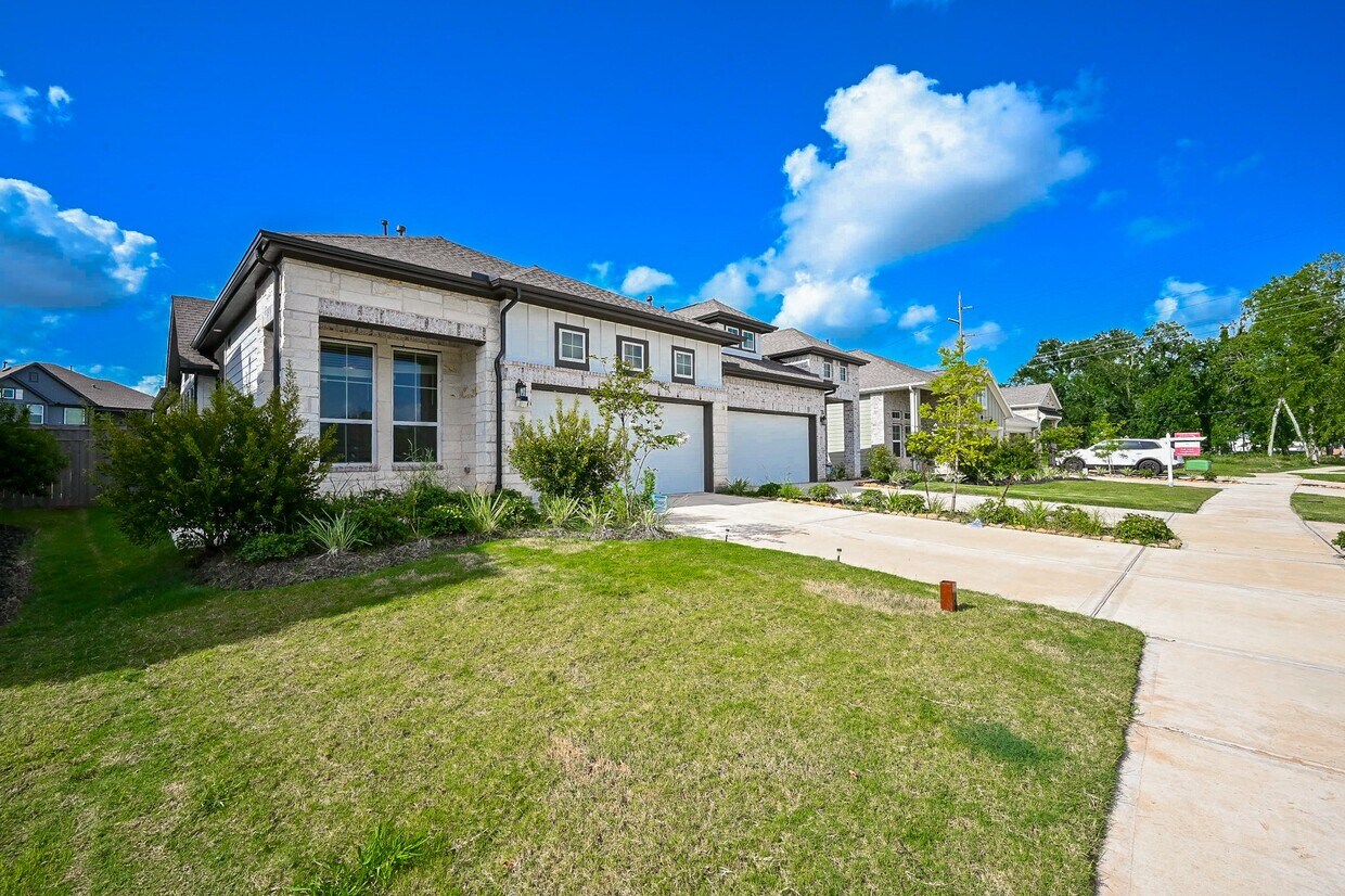 Primary Photo - 1535 Cathedral Bend Drive