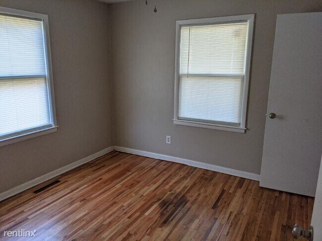 Foto del edificio - 4 br, 1 bath House - 1626 E 43rd St S