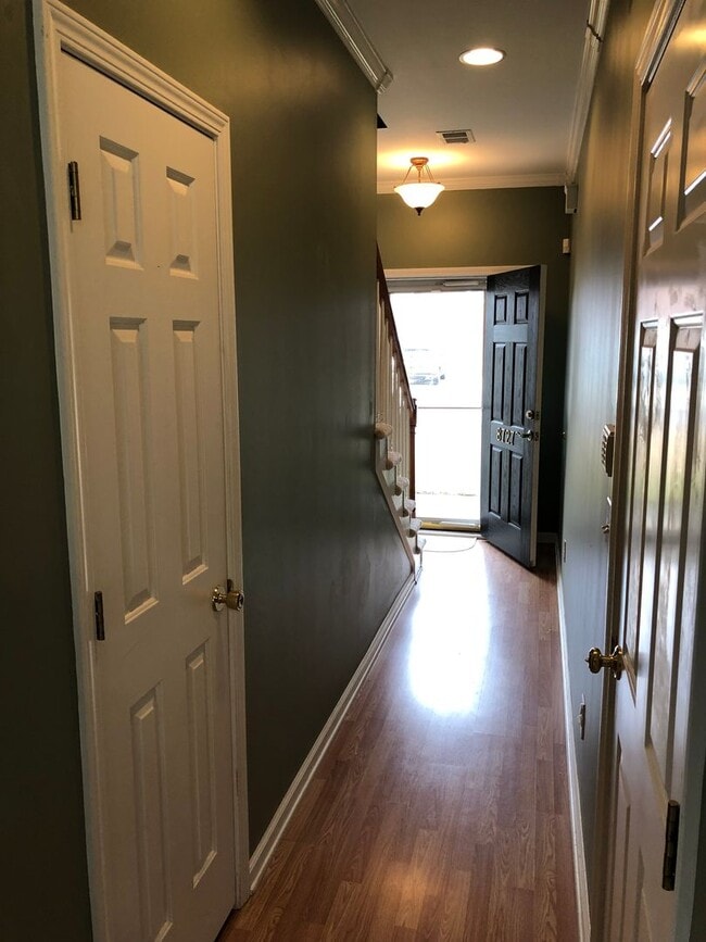 Building Photo - 8727 Evangeline Dr
