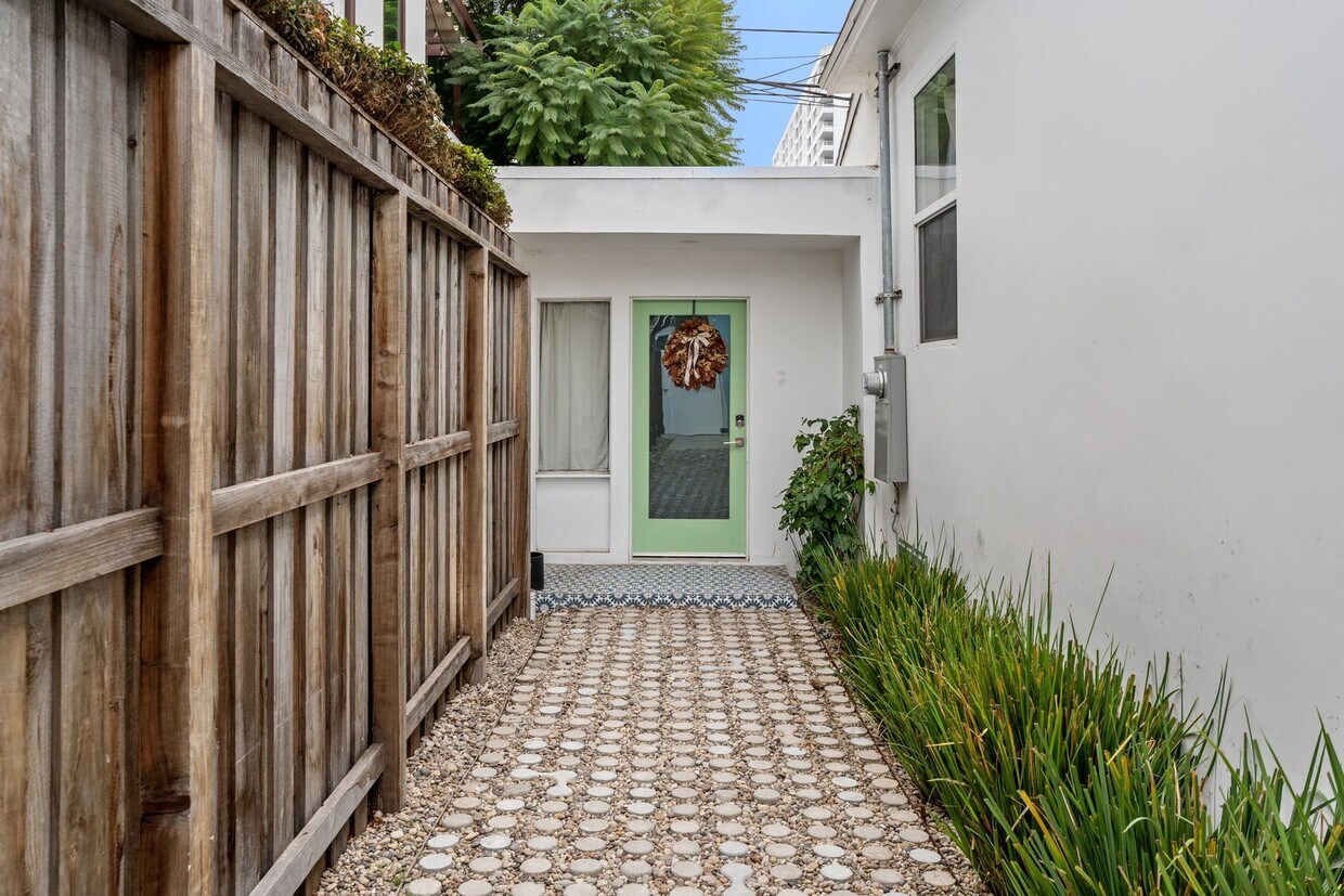 Foto principal - 2708-2710 2nd Street