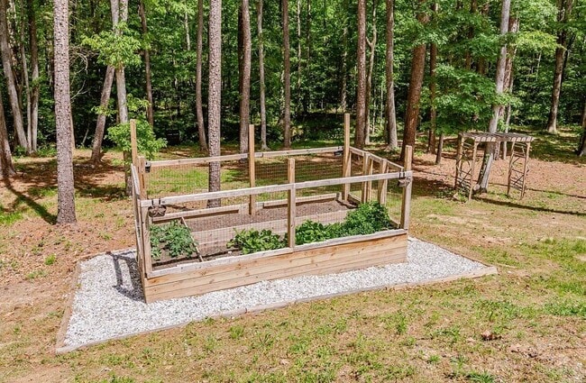 Building Photo - 421 Pagebrook Dr