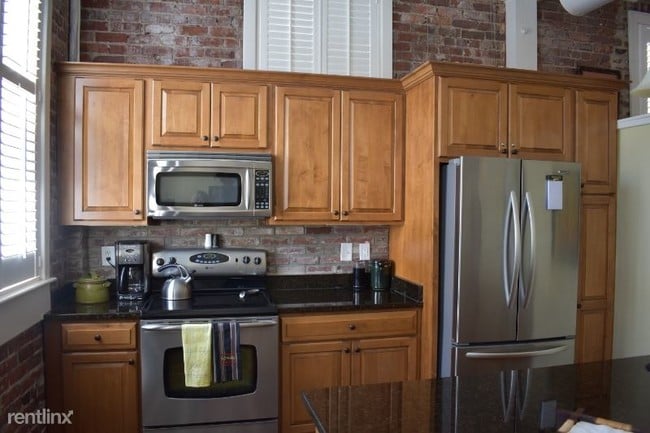 Building Photo - 1 br, 1 bath Condo - 4 Beaufain St 202 Uni...