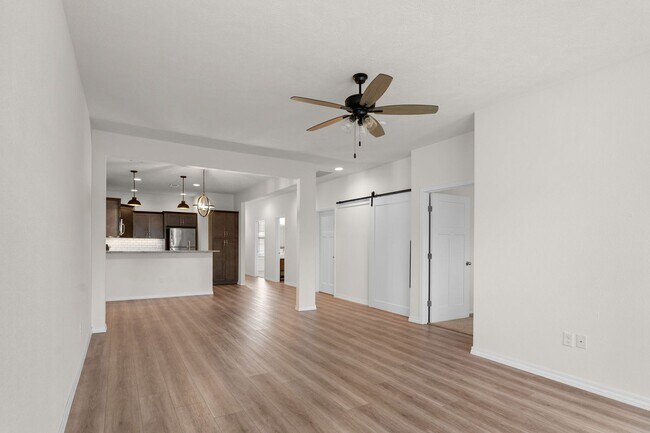 Foto del edificio - NEW LUXURY 2 BED 2 BATH 1 CAR GARAGE DUPLEX