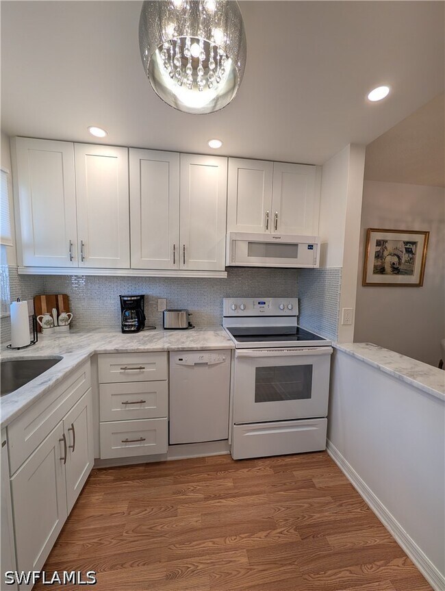 Foto del edificio - 400 Forest Lakes Blvd