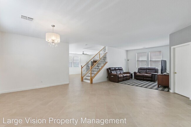 Building Photo - 5 br, 3 bath House - 752 White Grotto Street