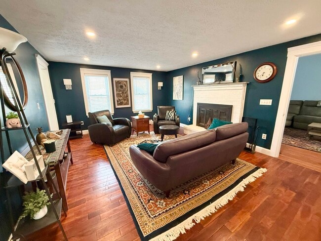 Building Photo - 53 Holmes Dr