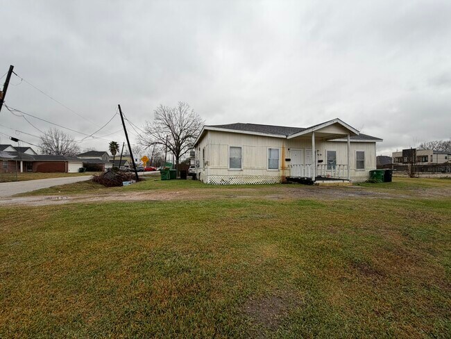 Foto del edificio - 3710 Holmes Rd