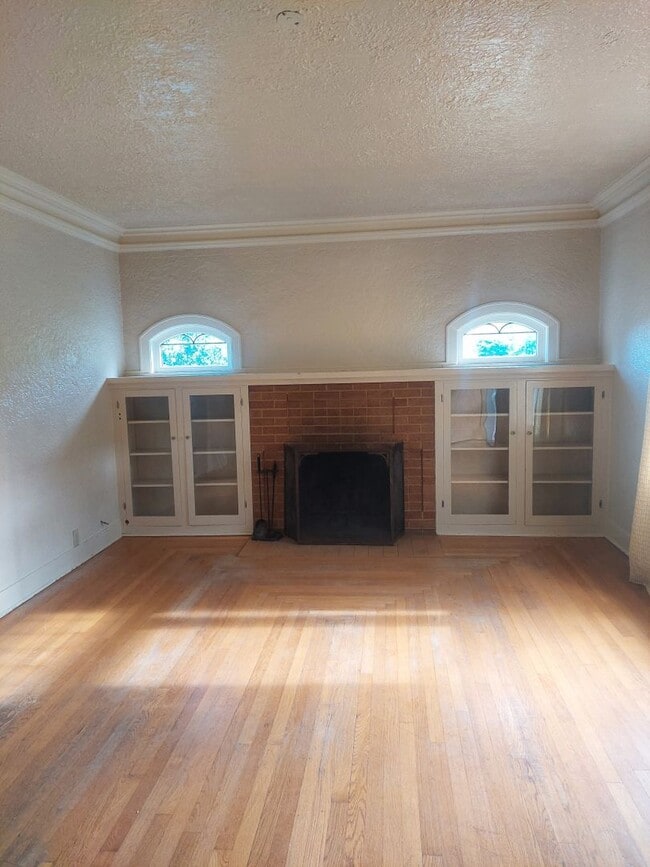 Building Photo - Charming Home On South Hill