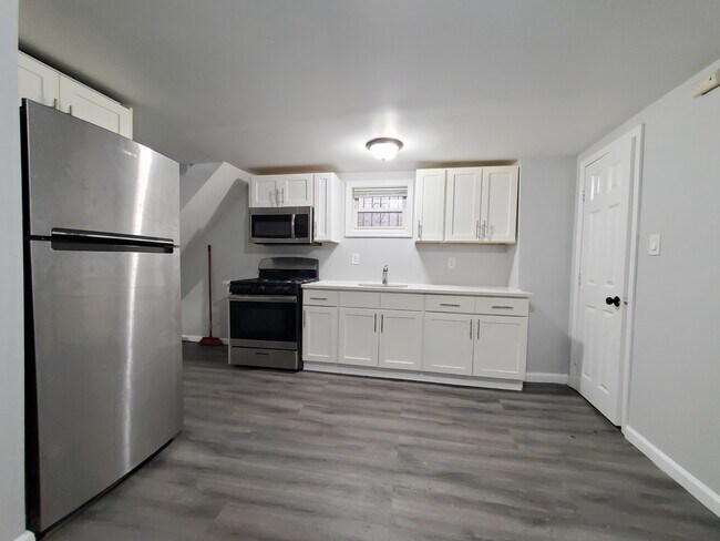 Building Photo - 31 Bartholdi Ave