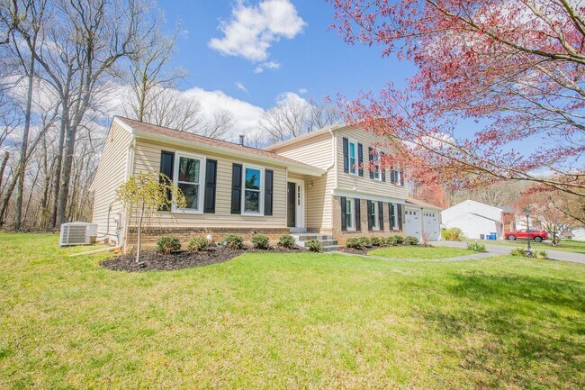 Building Photo - Amazing 5 BR/3 BR Single-Family Home in Ro...