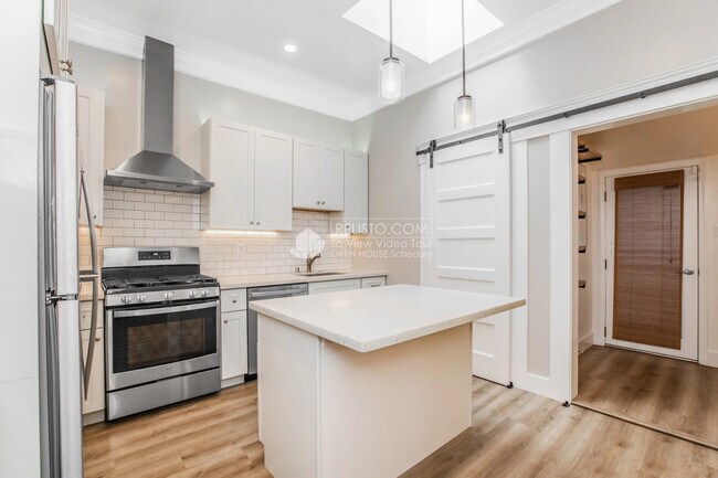 Building Photo - 784 Clementina St