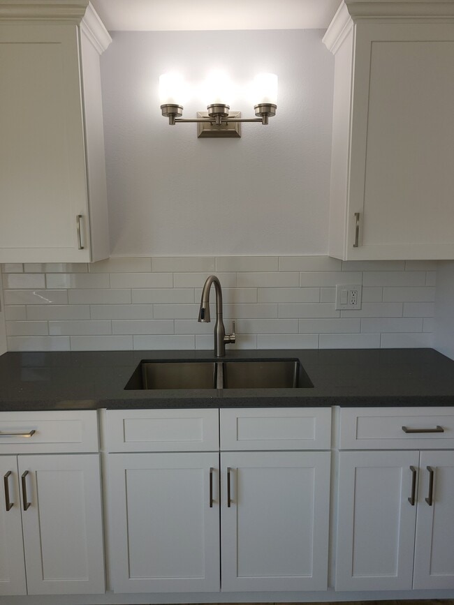 Building Photo - 1655 W 146th St