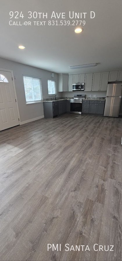 Building Photo - Cozy 2 Bedroom Unit with Spacious Layout a...