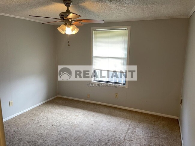 Building Photo - 405 Amhurst Dr
