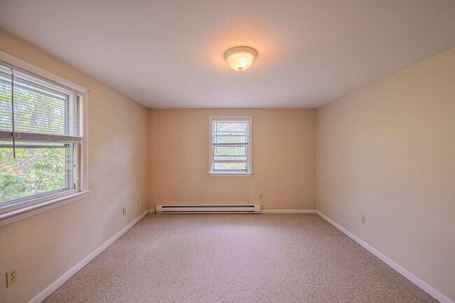 Bedroom #1 - 11 Apple St