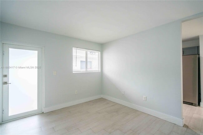 Foto del edificio - 465 NE 59th St
