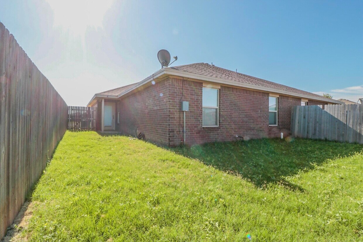 Foto principal - 9806 Avenue W