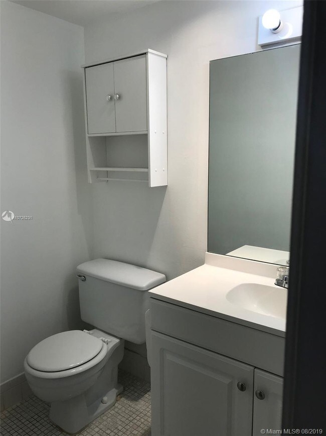 Foto del edificio - 4701 Martinique Dr