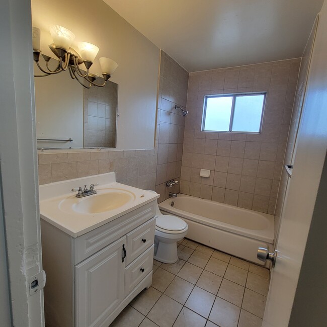 Building Photo - 1321 E San Bruno Ave