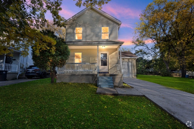 Building Photo - 3415 E 106th St