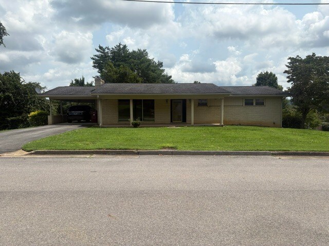 Foto del edificio - 303 Village Dr