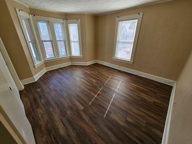 Building Photo - $2,075 - 3 Bed / 1 Bath Apartment in West Manchester's Rimmon Heights with a Semi-Private Balcony!