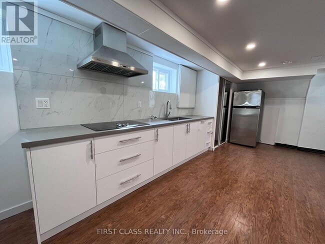 Building Photo - 2571 Palisander Ave