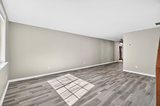 Foto del edificio - 335 1st Ave NW