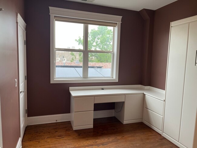 Built-in Desk - 1644 W Cullerton St