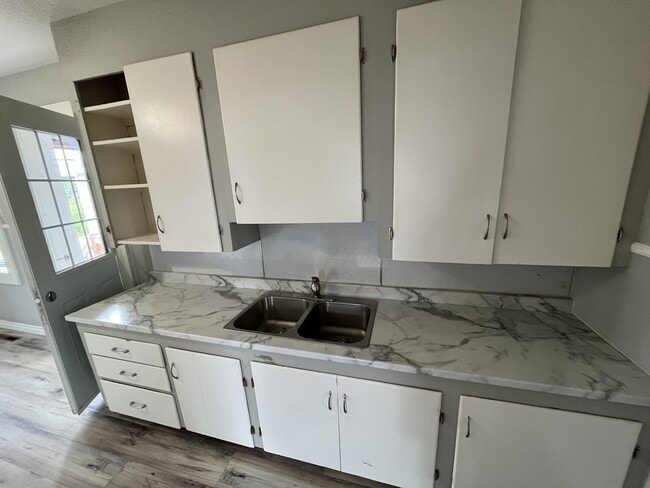 Building Photo - 11123 Rue Principale