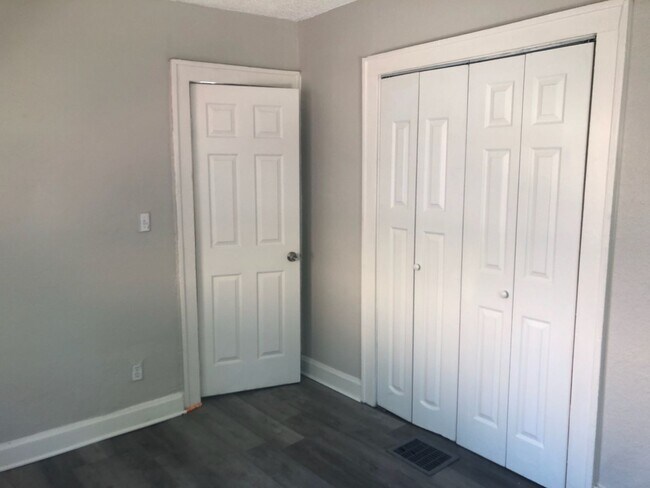 Building Photo - 5420 Jackson Ave