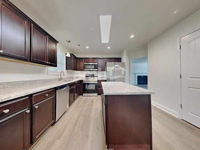 Foto del edificio - 1615 Douglas Wood Ln