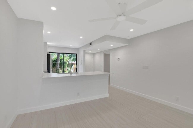 Foto del edificio - 3939 NE 5th Ave