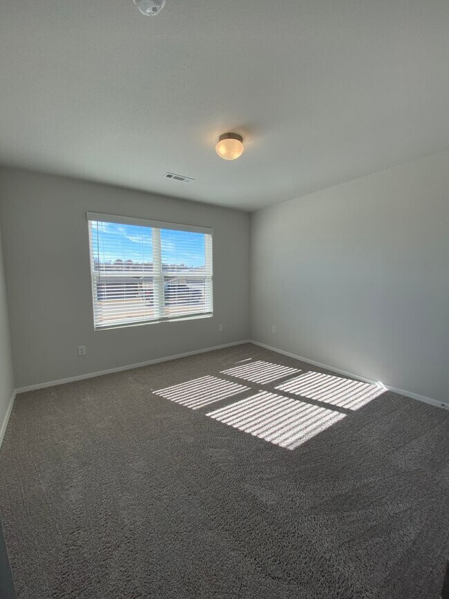 Building Photo - *Home For the Holidays Special*  Four Bedr...