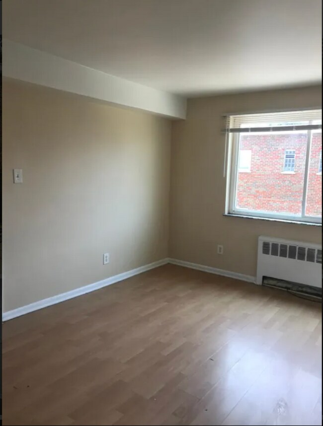 Foto del edificio - Bright 2-Bed with Hardwood Floors, and In-Unit Laundry in Cincinnati