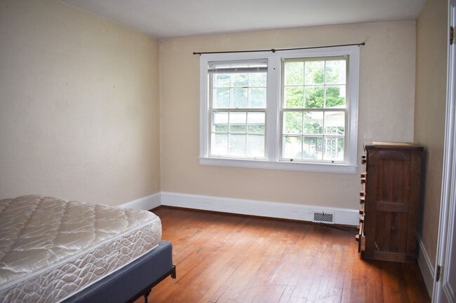 Building Photo - 716-718 Wayne