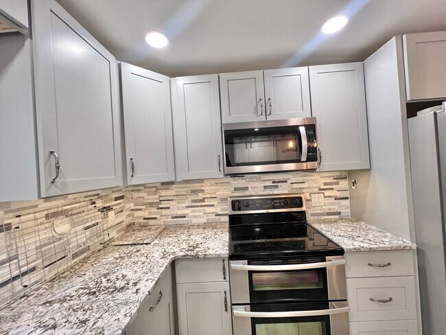 Building Photo - Newly Remodeled 4BD, 2BA Clayton Home with...