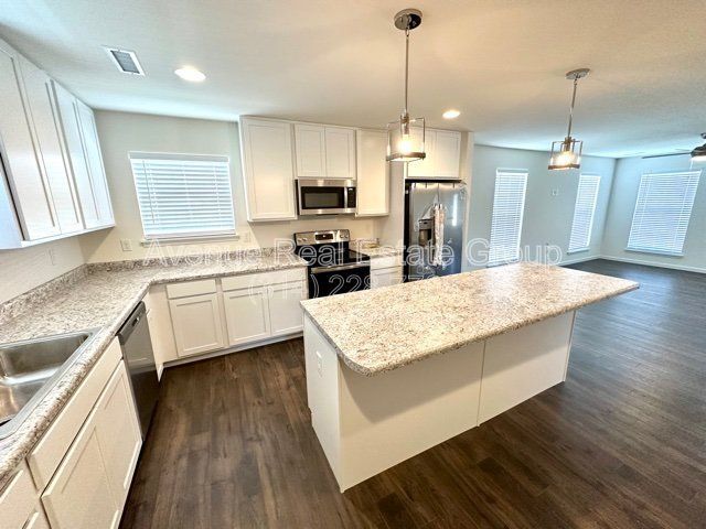 Foto del edificio - 5585 Walden Ridge Dr