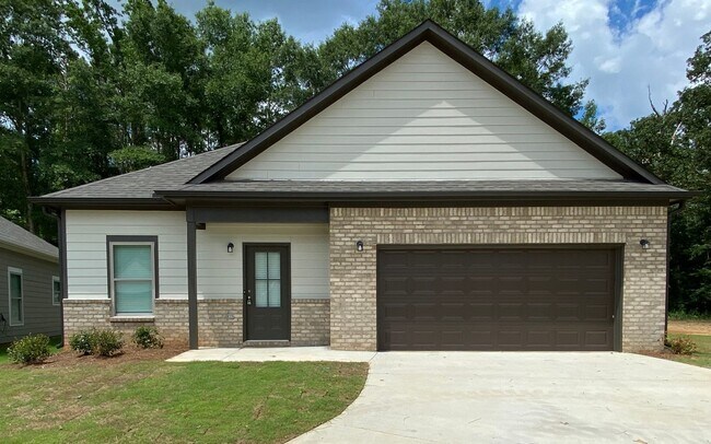 Foto del edificio - Home for Rent in Clanton, AL!!! View with ...